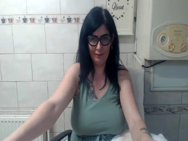 Live sex webcam photo for AmalieYours #271959113