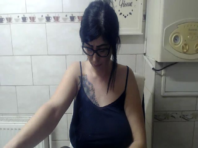 Live sex webcam photo for AmalieYours #271998685