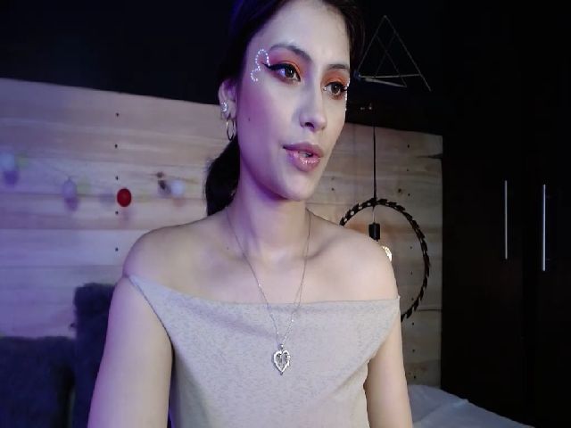 Live sex webcam photo for Ambar_blackk #271956307