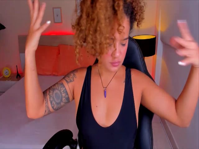 Live sex webcam photo for Amber_afrodit #272543805