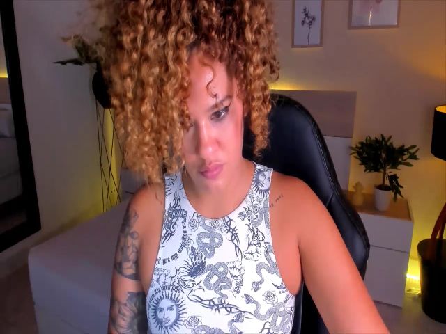 Live sex webcam photo for Amber_afrodit #272747167