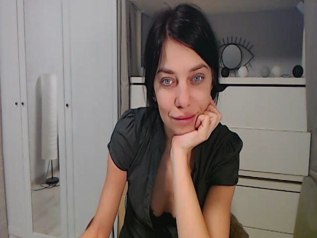 Live sex webcam photo for Ameli_XO #272454462