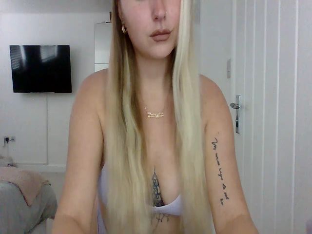 Live sex webcam photo for Ameliaa98 #273315242