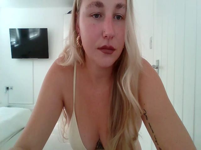 Live sex webcam photo for Ameliaa98 #274656452