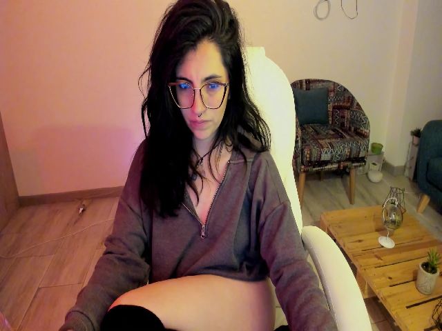 Live sex webcam photo for Amelie_moon_ #274100840