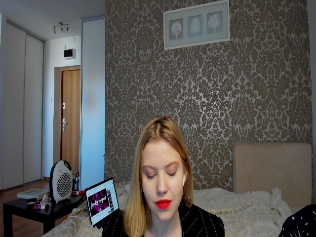 Live sex webcam photo for Amellii #272841453