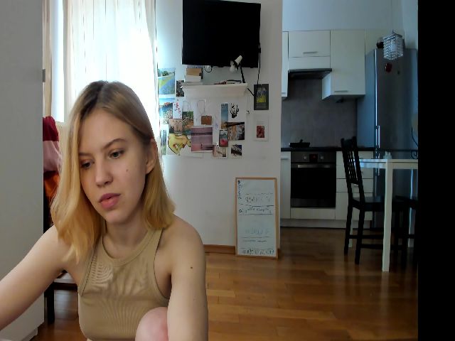 Live sex webcam photo for Amellii #272893955