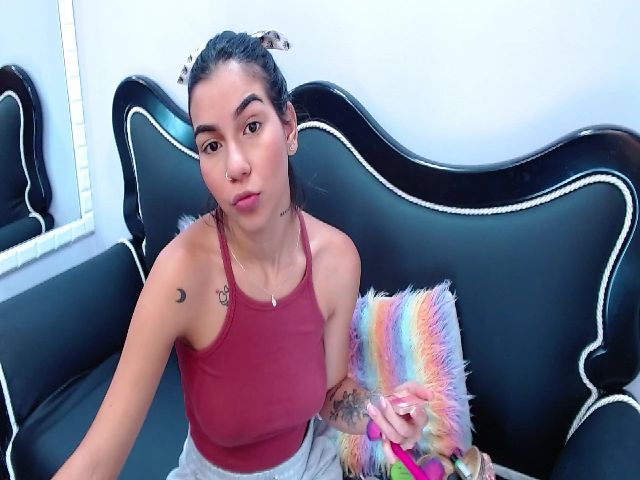 Live sex webcam photo for AmmyTayllor #273171220