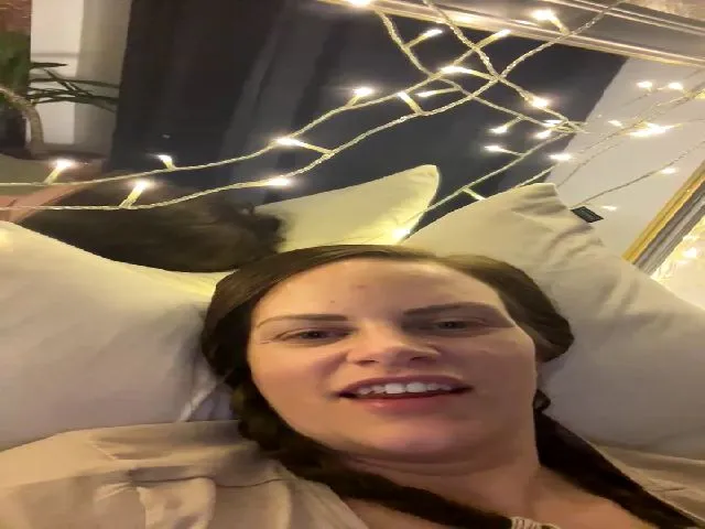 Live sex webcam photo for AmyGloss #273890873