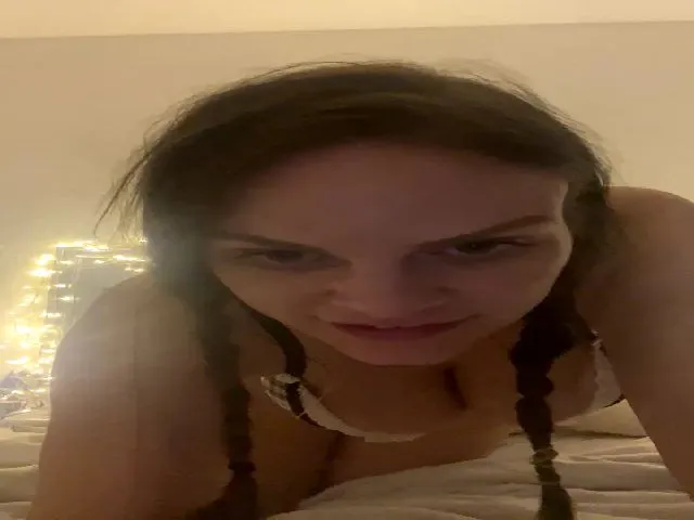 Live sex webcam photo for AmyGloss #273951116