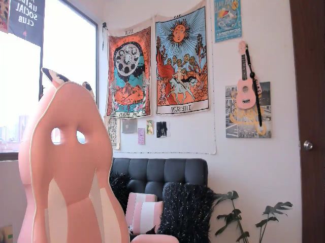 Live sex webcam photo for AmyWinne #274453575