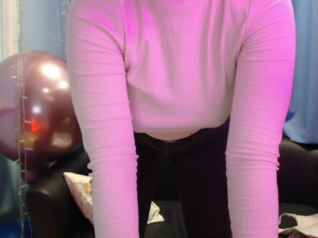 Live sex webcam photo for AnaWhitee #272107905