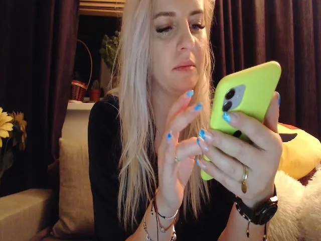 Live sex webcam photo for Anais77 #272501338