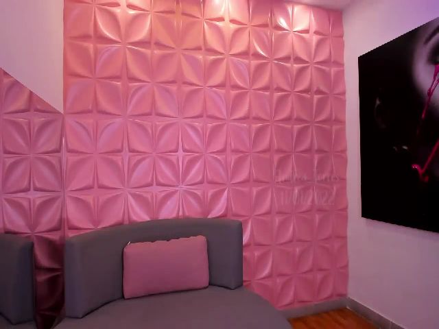 Live sex webcam photo for Andrea_T #271970737