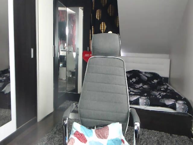 Live sex webcam photo for Andreea7 #272850507