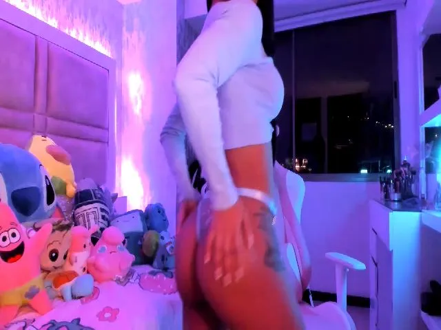 Live sex webcam photo for Andremontoyaa #273389686