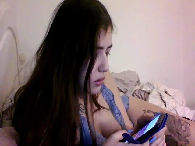 Live sex webcam photo for AngelDelight6 #272250906