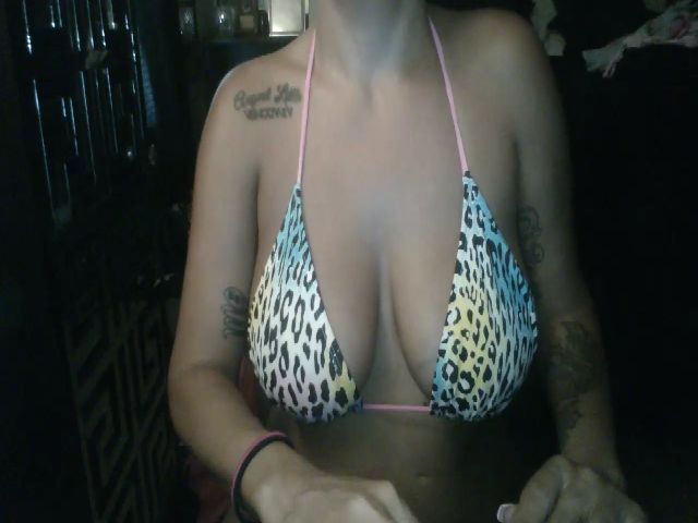 Live sex webcam photo for Angel_Marie1 #274117045