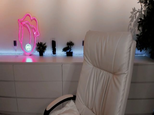 Live sex webcam photo for Angel_Sweet18 #274435887