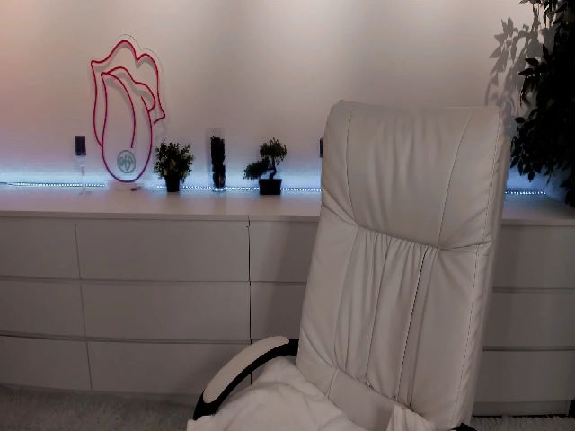 Live sex webcam photo for Angel_Sweet18 #274444641