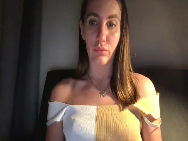 Live sex webcam photo for Angel_USA #272890170