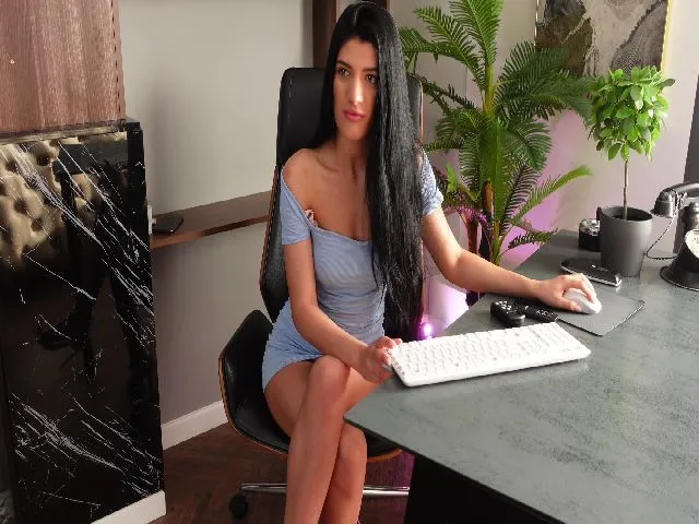 Live sex webcam photo for AngelaFaye #273609255