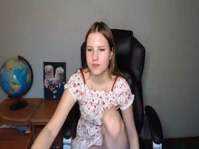 Live sex webcam photo for AngelaOwen #271832972