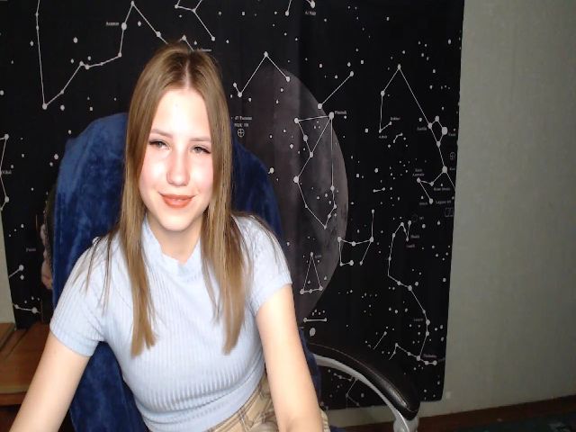 Live sex webcam photo for AngelaOwen #273922397