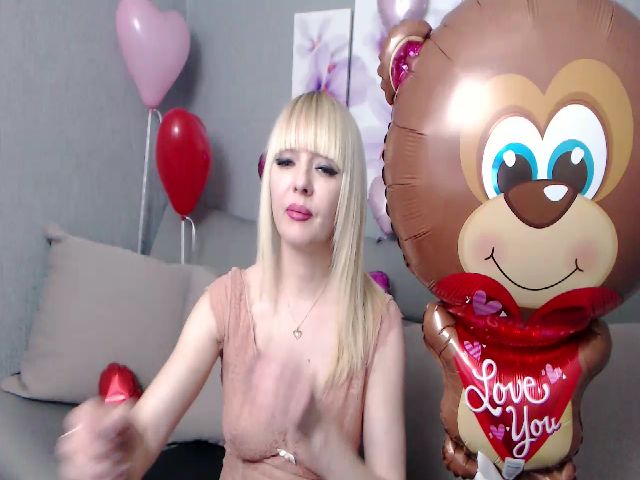 Live sex webcam photo for Angella_Sky #272370535