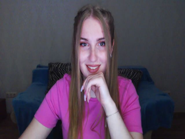 Live sex webcam photo for Angelloveee #273600923