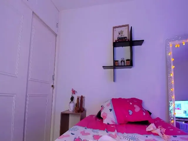 Live sex webcam photo for AngellyClark #271942793