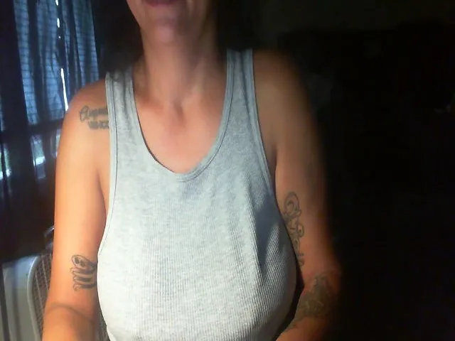 Live sex webcam photo for Angelmarie89 #273730901