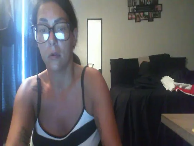 Live sex webcam photo for Angelmarie89 #273757725