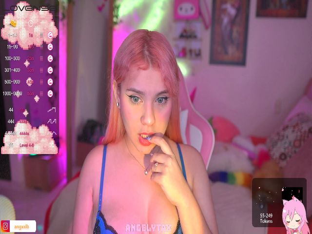 Live sex webcam photo for Angelytaxx #273966436