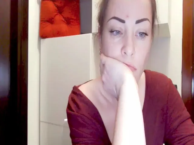 Live sex webcam photo for AngieBaby_77 #272411295