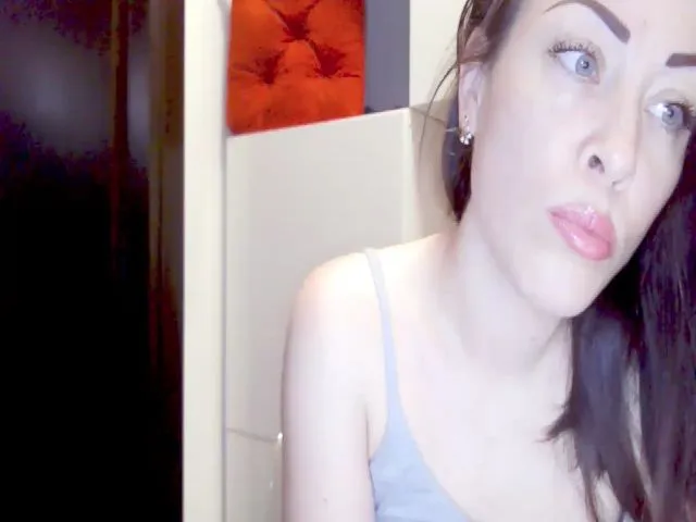 Live sex webcam photo for AngieBaby_77 #272500370