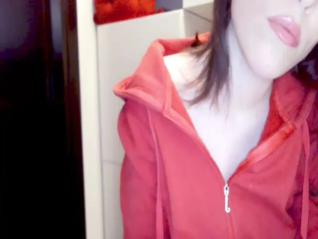 Live sex webcam photo for AngieBaby_77 #272596807