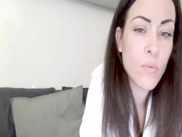 Live sex webcam photo for AngieBaby_77 #273139107