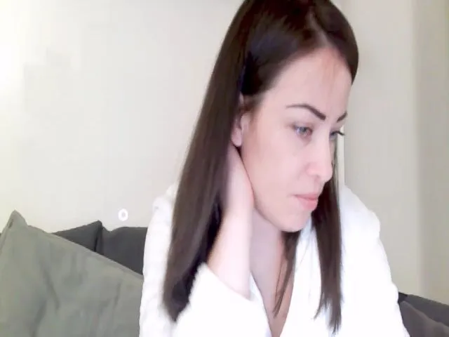 Live sex webcam photo for AngieBaby_77 #273139445