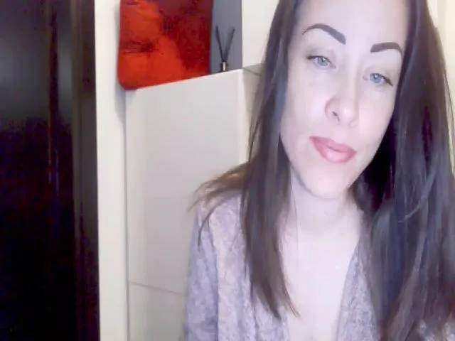 Live sex webcam photo for AngieBaby_77 #273150779