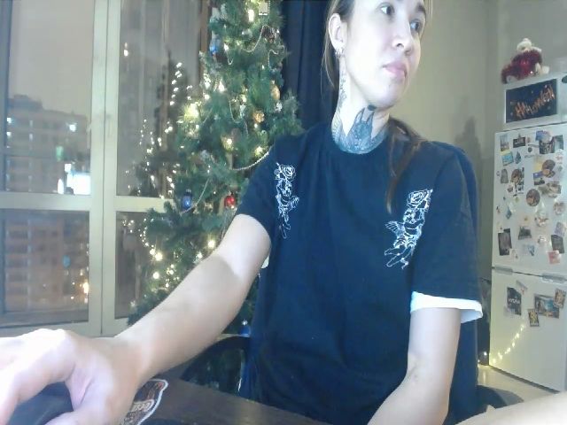 Live sex webcam photo for Angie_Wild #271983444
