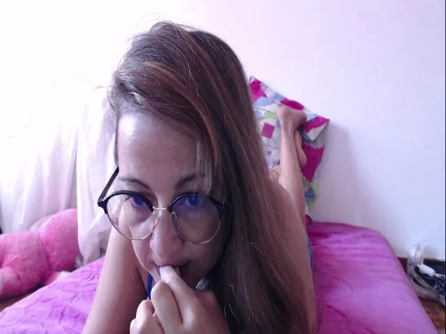 Live sex webcam photo for AnieHorny #272307667