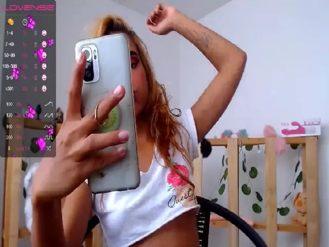 Live sex webcam photo for Aniiie #273262591