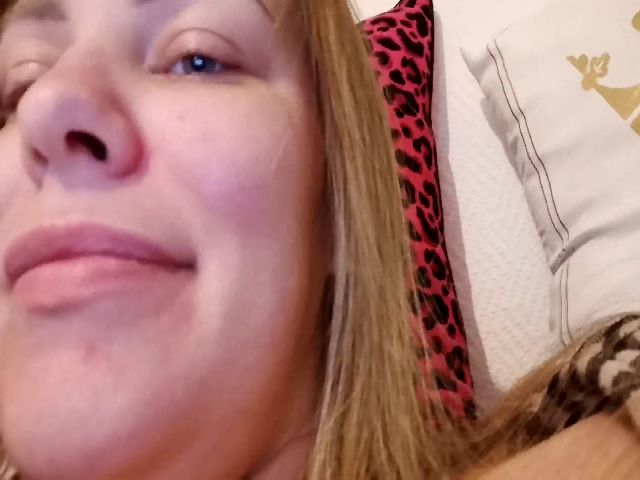 Live sex webcam photo for AnnaDiamond1 #287889245