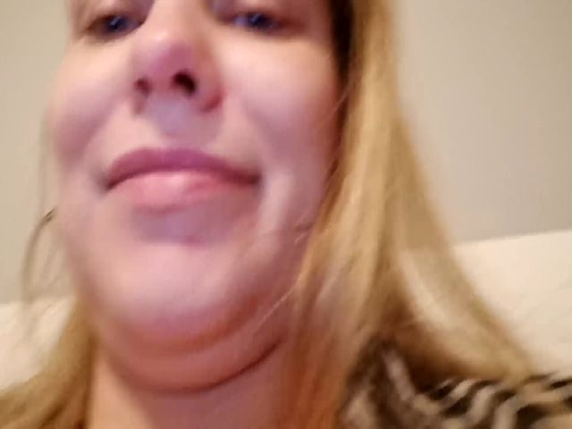 Live sex webcam photo for AnnaDiamond1 #287889247