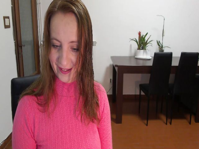 Live sex webcam photo for AnnaElla #272395088