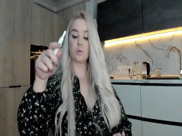 Live sex webcam photo for AnnaFoxyy #274335196