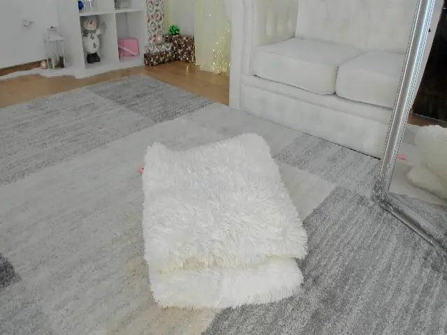 Live sex webcam photo for AnnaGlow #271781288