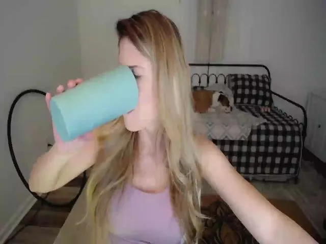 Live sex webcam photo for AnnaLand #272090606