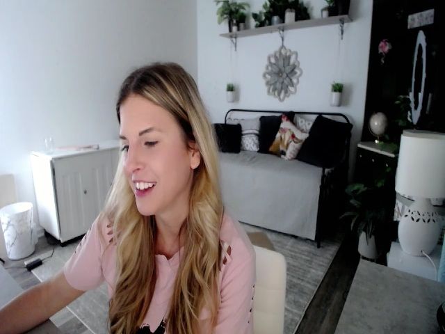 Live sex webcam photo for AnnaLand #273671453